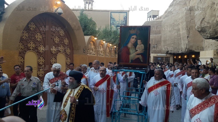 لميس الحديدي تصف احتفالات دير العذراء بدرنكة بالمشهد الخرافي