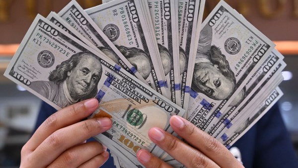 سعر الدولار مقابل الجنيه في مستهل تعاملات اليوم الأحد