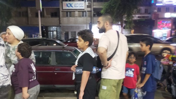 إجراءات قانونية ضد العابثين وزيادة الإقبال الجماهيري على ماكينات تدوير البلاستيك في الدقي