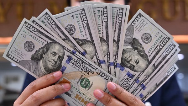 ارتفاع الدولار في البنوك إلى ما فوق 52 جنيهاً اليوم الأربعاء 16-9-2026