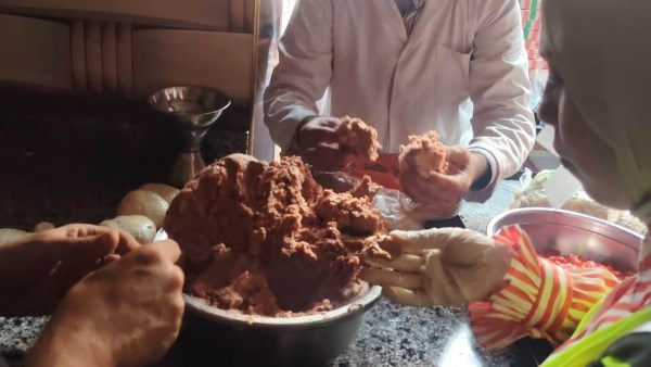 حملة رقابية على مطعم بالطريق السريع في سوهاج تسفر عن مصادرة 15 كجم من اللحوم المفرومة في قرية الصلعا