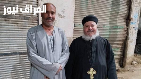 مسلم يقدم كرسيا لكاهن كنيسة بعد تعطل توك توك في إسنا
