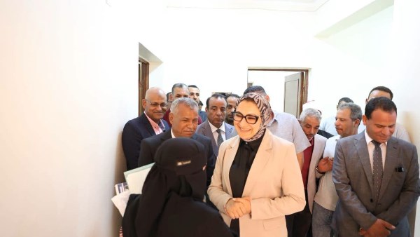 محافظ الوادي الجديد تتابع استعدادات افتتاح مكتب توثيق بلاط النموذجي