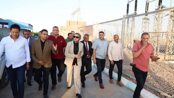 محافظ الوادي الجديد تواصل متابعة تحسين قدرة محطة محولات بلاط