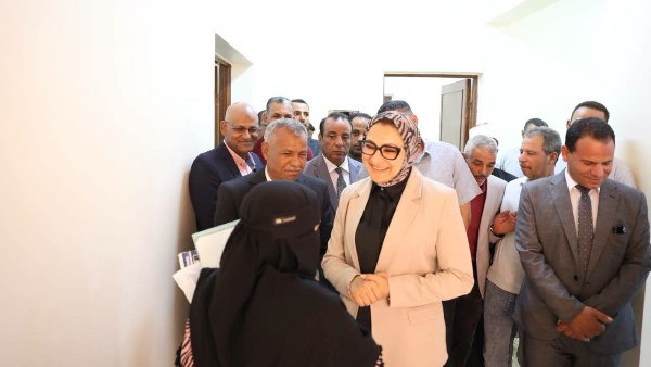 محافظ الوادي الجديد تتابع تجهيزات مكتب توثيق بلاط وتفقد أعمال رفع قدرة محطة محولات بلاط