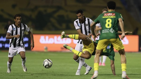 تعادل سلبي يحسم مواجهة الخليج والشباب في الدوري السعودي