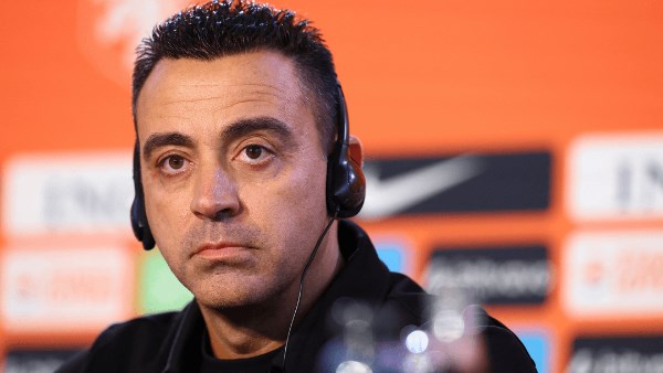 تشافي يلتزم بإحياء الفلسفة الهجومية لمنتخب هولندا