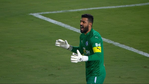 أحمد الشناوي: نطمح لتحقيق لقب الدوري للمرة الأولى في تاريخ بيراميدز