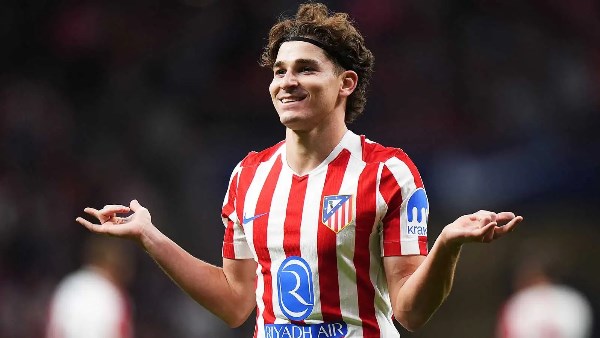 أتلتيكو مدريد يصدر بيانًا قويًا ردًا على تصريحات لابورتا حول ألفاريز