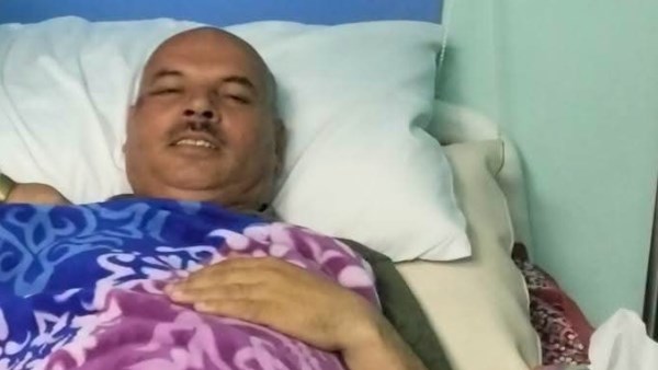 صور حصرية لسكرتير عام محافظة مطروح بعد انقلاب سيارته في النجيل داخل المستشفى