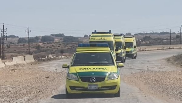 إصابة سائق وأربعة عشر عاملا في حادث تصادم أمام بوابة الاستثمار بالإسماعيلية