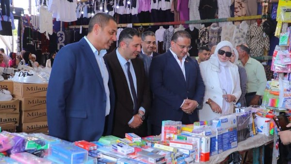 محافظ دمياط يزور كفر البطيخ لافتتاح معرض المستلزمات المدرسية