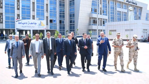 رئيس جامعة دمياط يؤكد أهمية منصة تأهيل الطلاب وتحويل الأبحاث المتميزة إلى تطبيقات