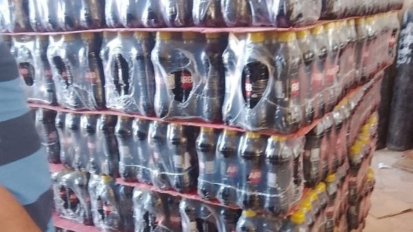 ضبط ستة آلاف عبوة مياه غازية في مخزن غير مرخص ببنها