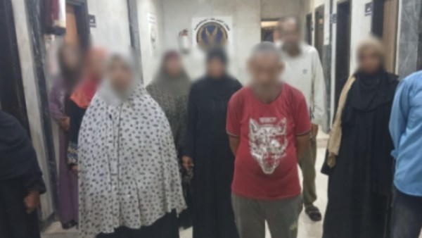 إلقاء القبض على ثلاثة رجال وسبع سيدات يستغلون عشرة أطفال في أعمال التسول بالقاهرة