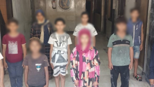 القبض على ستة أشخاص لاستغلال عشرة أطفال في أعمال التسول بالجيزة