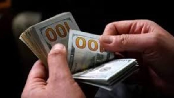 ارتفاع سعر الدولار في البنوك إلى حد جديد مع تغيرات السوق الحالية