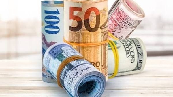 أسعار العملات اليوم الاثنين تراجع الريال والدينار