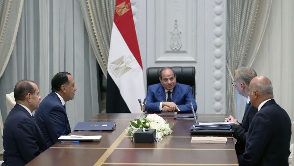 الرئيس السيسي يتابع تقدم إنتاج الزيت الخام والغاز الطبيعي في مناطق البحث والاستكشاف المختلفة