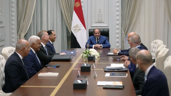 الرئيس السيسي يستقبل الرئيس التنفيذي لشركة إيني الإيطالية