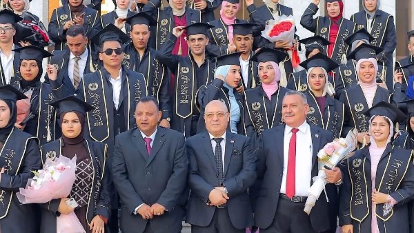 كلية الآداب في المنصورة تحتفل بتخريج الدفعة الرابعة والأربعين بمشاركة ثلاثة آلاف خريج وعائلاتهم