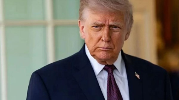 تحذيرات الاستخبارات الأمريكية لترامب حول إغلاق مضيق هرمز وتأثيرات الحرب مع إيران