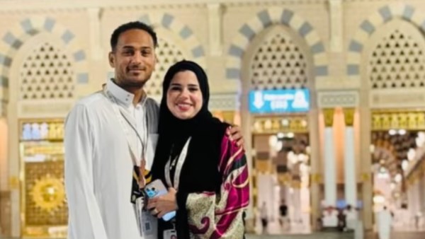 وليد سليمان ينشر صورة مع زوجته من الحرم خلال أداء العمرة