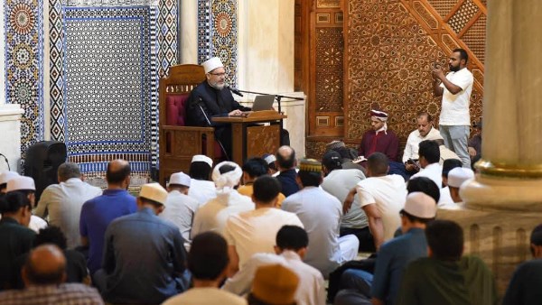 انطلاق مجالس قراءة كتاب الشمائل المحمدية للإمام الترمذي في مسجد الإمام الحسين احتفالًا بالمولد النبوي الشريف