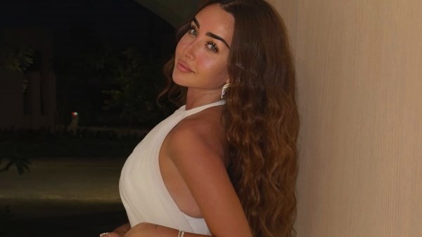 هنا الزاهد تتألق بجمالها بفستان أنيق عبر إنستجرام