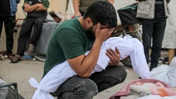 استشهاد وإصابة 7 فلسطينيين جراء القصف الإسرائيلي في وسط قطاع غزة
