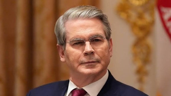وزير الخزانة الأمريكي يعلن عن اقتراب يوم اقتصادي حاسم لإيران ويؤكد بدء أكبر هجوم مالي ضد طهران