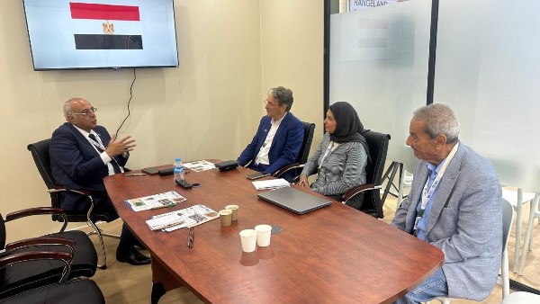 رئيس بحوث الصحراء يناقش تعزيز التعاون الدولي لمواجهة التصحر في فعاليات COP17