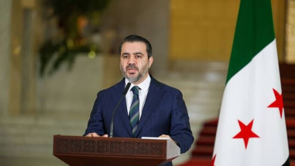 الخارجية السورية تُعلن عن استئناف المفاوضات الأمنية مع إسرائيل قريبًا وتصفها بـ “الفرصة التاريخية”.