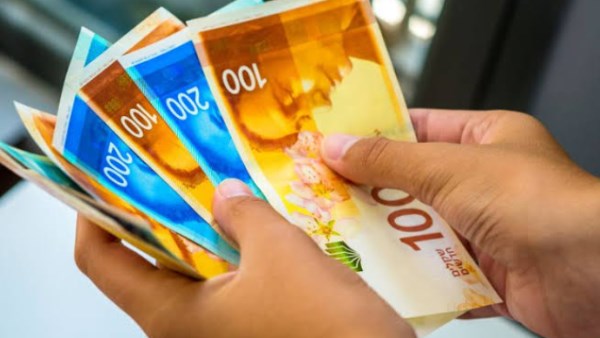 إعلان المالية الفلسطينية عن صرف 50% من رواتب شهر مايو في ظل الحصار الاقتصادي الإسرائيلي