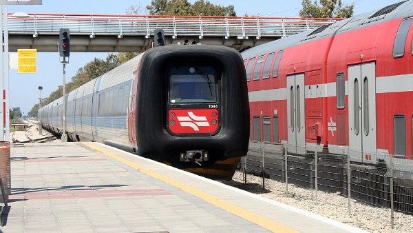 ذعر في تل أبيب نتيجة انفجارات غامضة في محطة قطارات بن جوريون