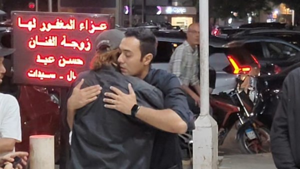 توافد المعزين على مسجد الحامدية الشاذلية لتقديم واجب العزاء لزوجة الفنان حسن عيد