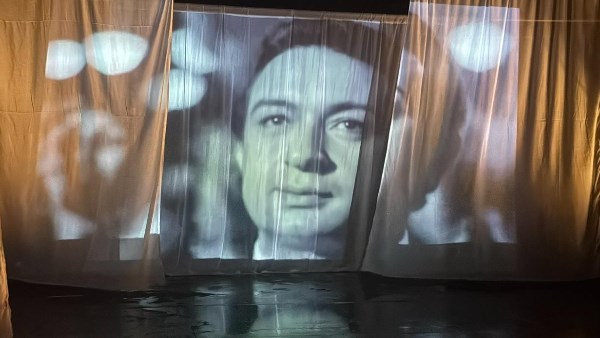 إقامة معرض فني يكرم إرث الفنان الكبير نور الشريف في سينما راديو