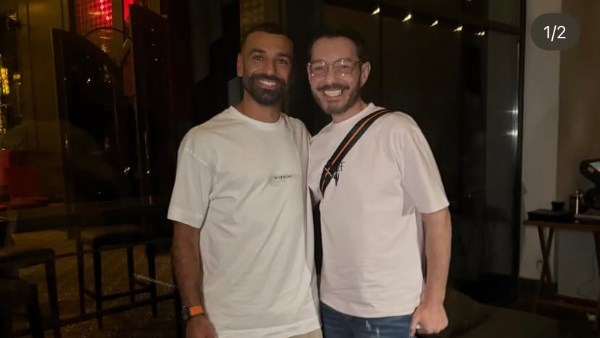 أنا والأسطورة أحمد زاهر يشارك صورة مع محمد صلاح بعد تألقه في طرابزون