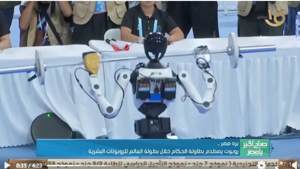 الروبوتات الشبيهة بالبشر تتنافس مع الرياضيين في بكين