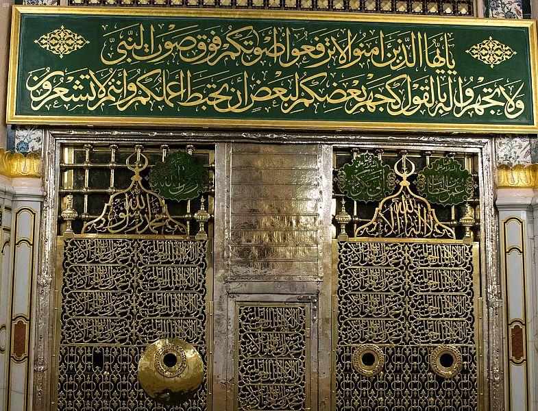 حقيقة حياة النبي ﷺ في قبره كما يوضح المفتي السابق