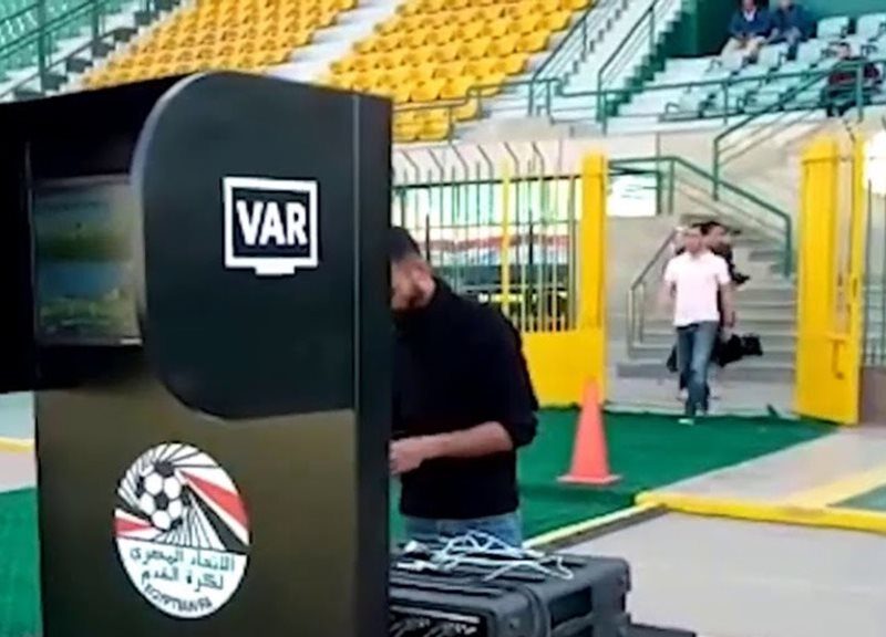 محمد أبو العلا يطلب من لجنة الحكام توضيح معايير نظام VAR وركلات الجزاء