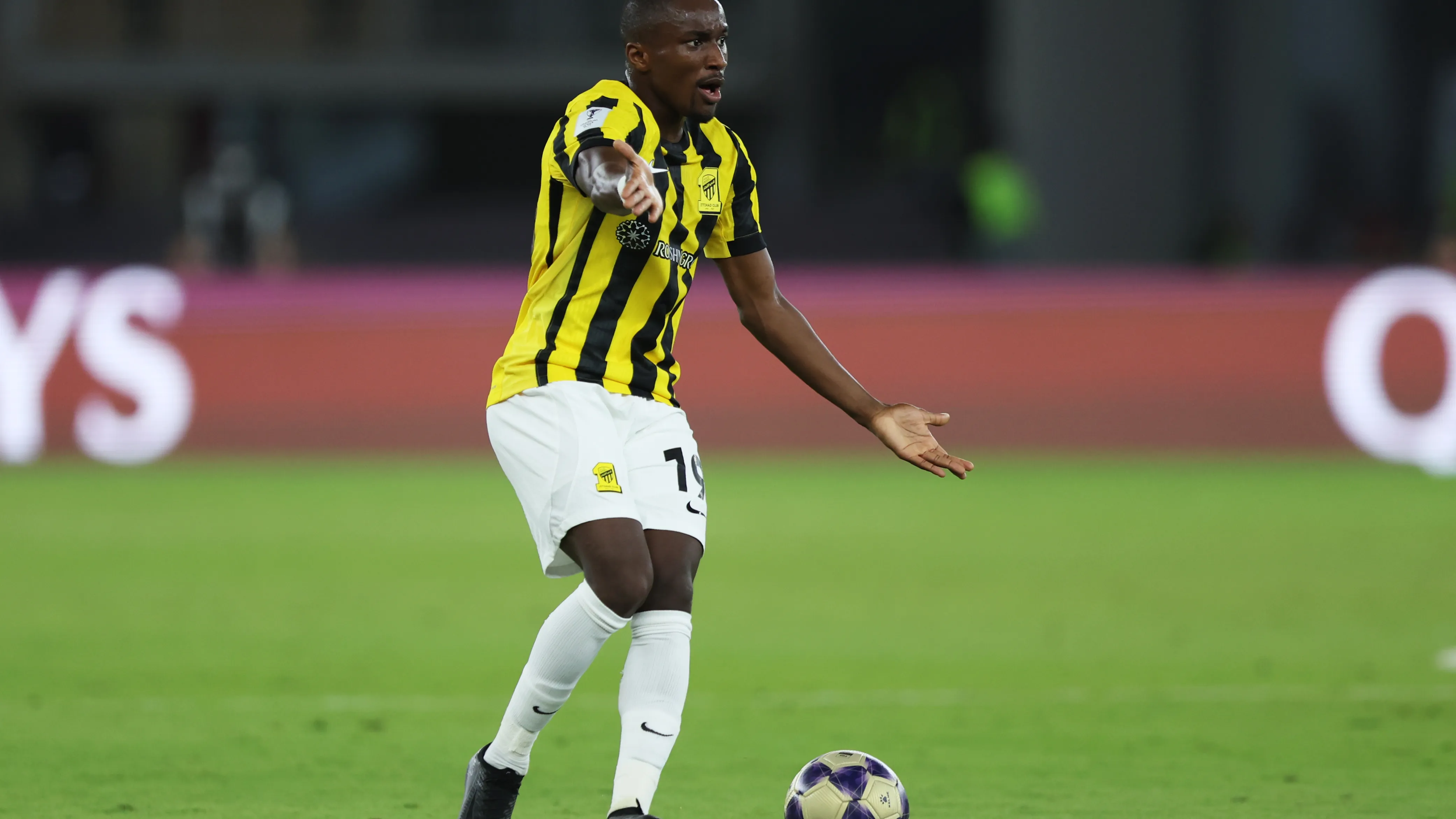 الاتحاد وليفركوزن يتوصلان إلى اتفاق: بديل ياباني لأداما ديابي ومنافس جزائري يعيق صفقة كيسيه