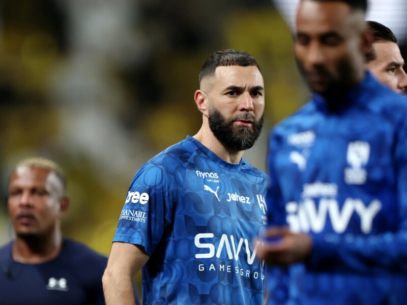 هل يقرر بنزيما الاعتزال عن كرة القدم نهائيًا بسبب الهلال؟