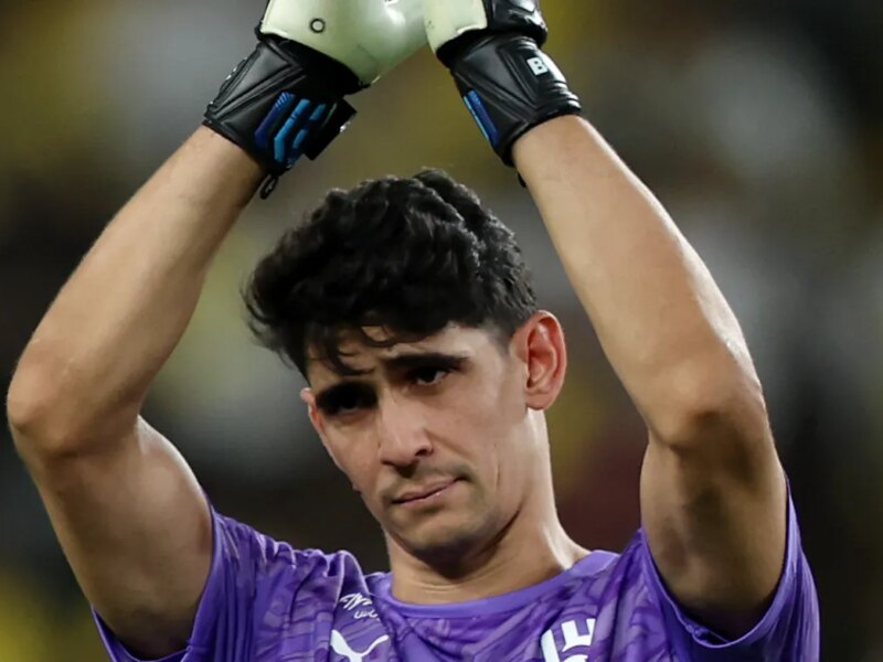 جدل حول ركلة جزاء للخليج.. والهلال يتفادى الخسارة بفضل بونو