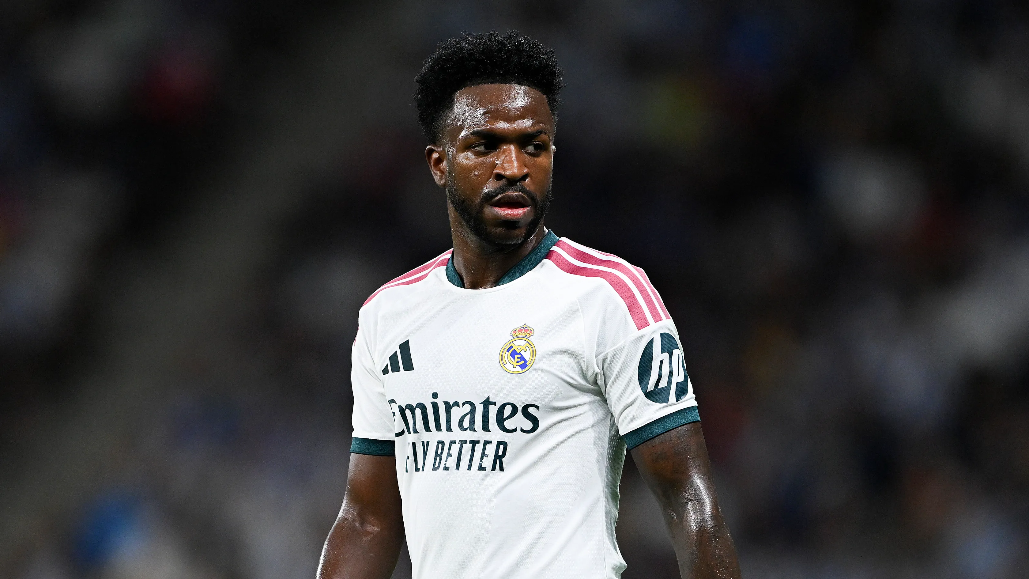 قناة ريال مدريد تنتقد حكم مباراة إسبانيول بشدة