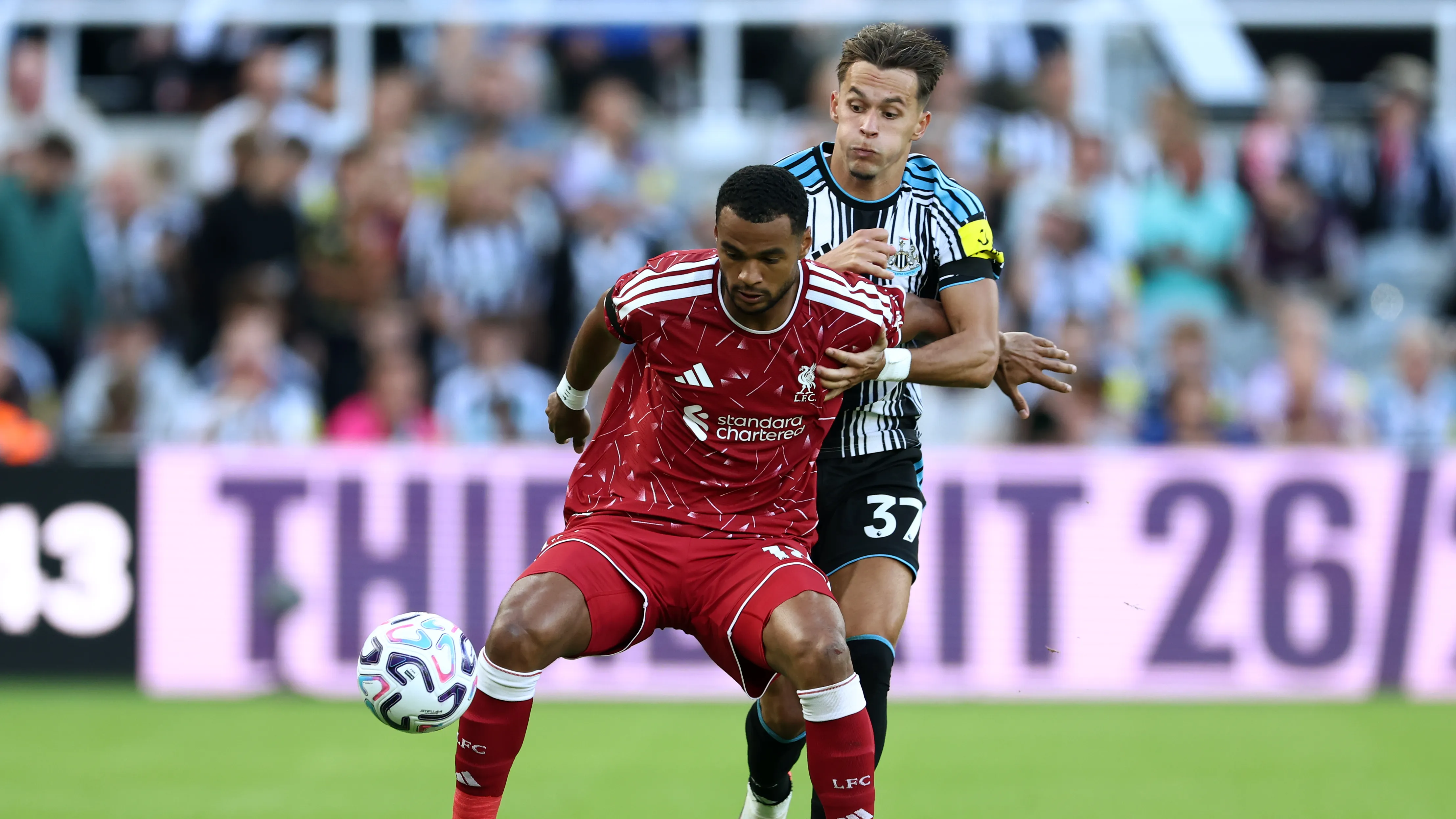 ليفربول يحدد شرطا للموافقة على انتقال جاكبو إلى مانشستر سيتي