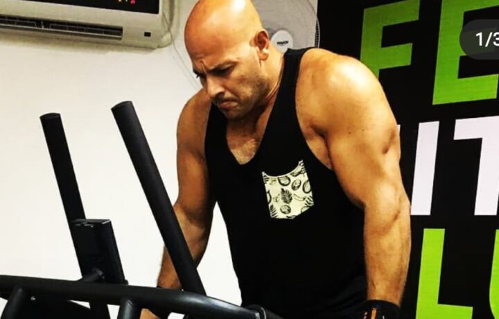 أحمد التهامي ينفي شائعة وفاته ويكشف عن تفاصيل جديدة بعد تجربته في الدنمارك