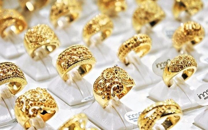 الجنيه الذهب يتراجع إلى 1200 جنيه وعيار 21 يبهر الجميع بعد قرار البنك المركزي