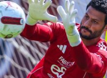 الأهلي يكشف تفاصيل عرضه لتجديد عقد محمد الشناوي