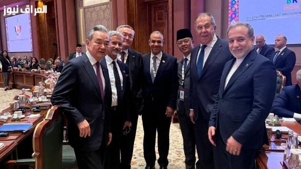 وزير الخارجية يتبادل الآراء مع نظرائه من الصين وروسيا وإيران وإندونيسيا وكازاخستان والهند خلال قمة بريكس
